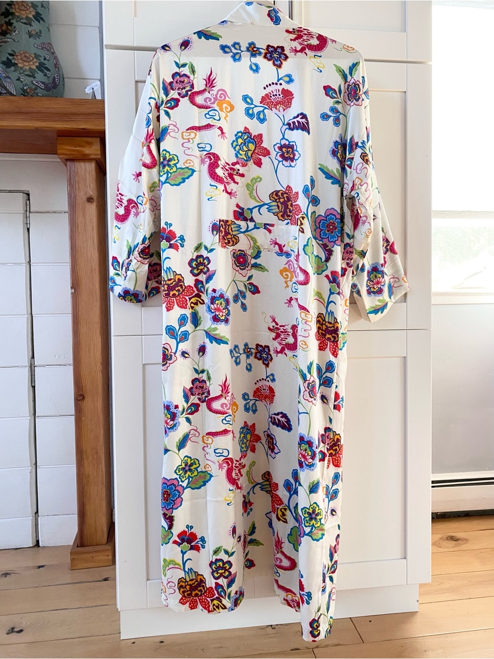 Natori Fleur Dragon Floral Robe with Tie Sash & Pockets - Picture 3 of 7
